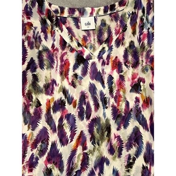 CAbi Top Women’s Small Colorful Print Short Sleeve Feather Blouse 5027 - Picture 2 of 6